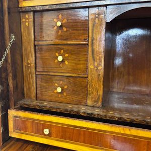 Secretaire Carlo X in radica di noce ed intarsi - Particolare dell'interno