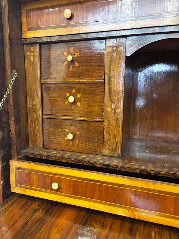Secretaire Carlo X in radica di noce ed intarsi - Particolare dell'interno