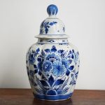Trittico Delft: due vasi e piatto in porcellana - Immagine principale: il vaso