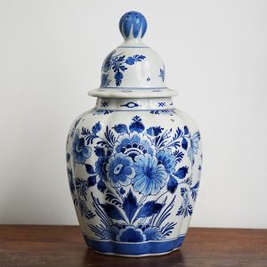 Trittico Delft: due vasi e piatto in porcellana - Immagine principale: il vaso