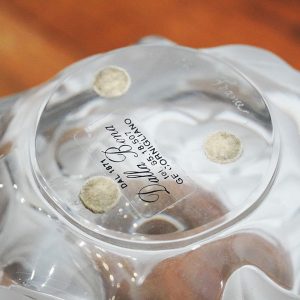 Vaso in cristallo Lalique “Hedera” - Dettaglio della base con incisione