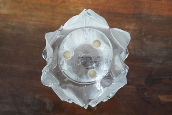 Vaso in cristallo Lalique “Hedera” - Dettaglio della base
