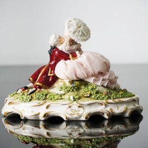 Coppia di innamorati in porcellana di Capodimonte, Luigi Fabris - Immagine posterale