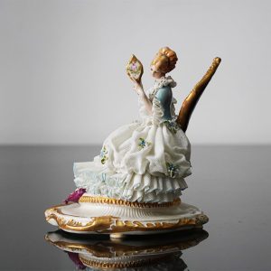 Dama in porcellana di Capodimonte di Giuseppe Cappè - Vista laterale