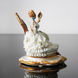 Dama in porcellana di Capodimonte di Giuseppe Cappè - Vista laterale