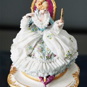 Dama in porcellana di Capodimonte di Giuseppe Cappè - Vista frontale