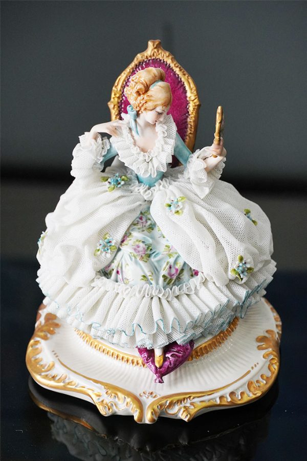 Dama in porcellana di Capodimonte di Giuseppe Cappè - Vista frontale