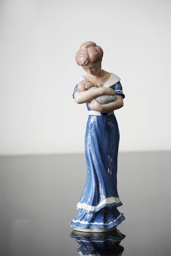 Statuetta Royal Copenaghen “mamma con bambino” - Vista frontale