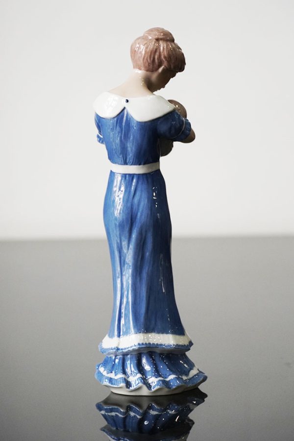 Statuetta Royal Copenaghen “mamma con bambino” - Vista posteriore