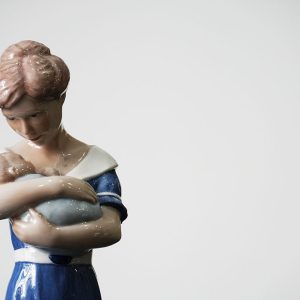 Statuetta Royal Copenaghen “mamma con bambino” - Dettaglio