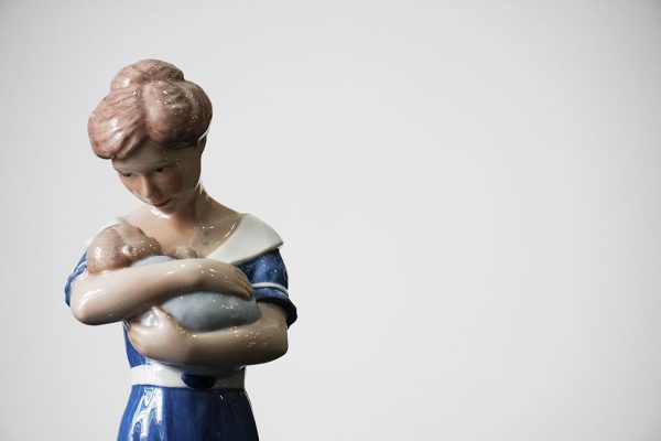Statuetta Royal Copenaghen “mamma con bambino” - Dettaglio