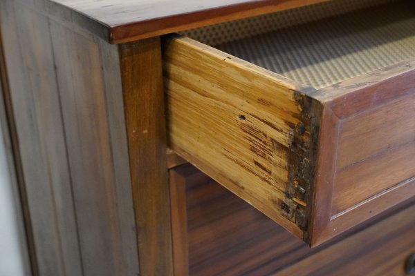 Comò Luigi XVI, fine '700 - Particolare del cassetto