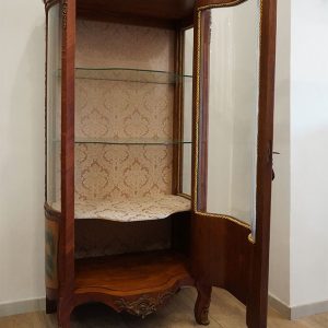 Vetrina anni ’40/’50 stile Luigi XV - Aperto, di tre quarti